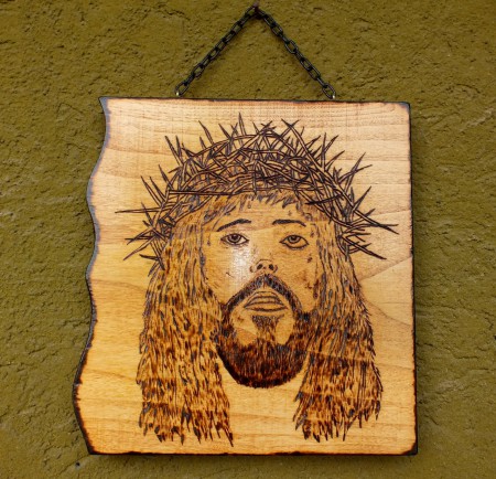 Volto di Cristo  pirografato su tavola di olmo